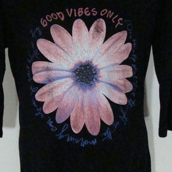 23 Love Street "Good Vibes Only" Black Scoop Neck Tee Size Medium - Picture 3 of 8
